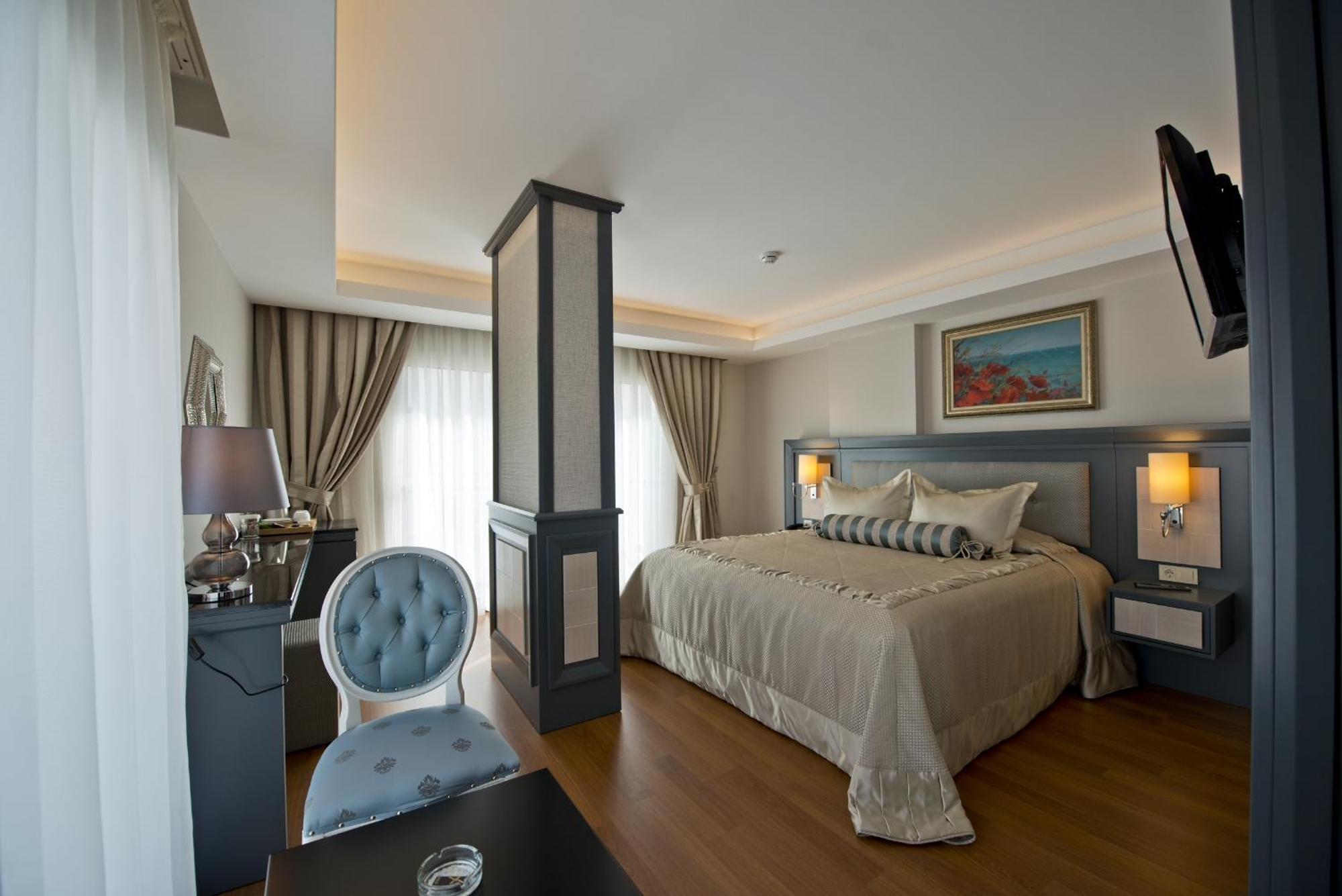Deluxe Room partial sea view