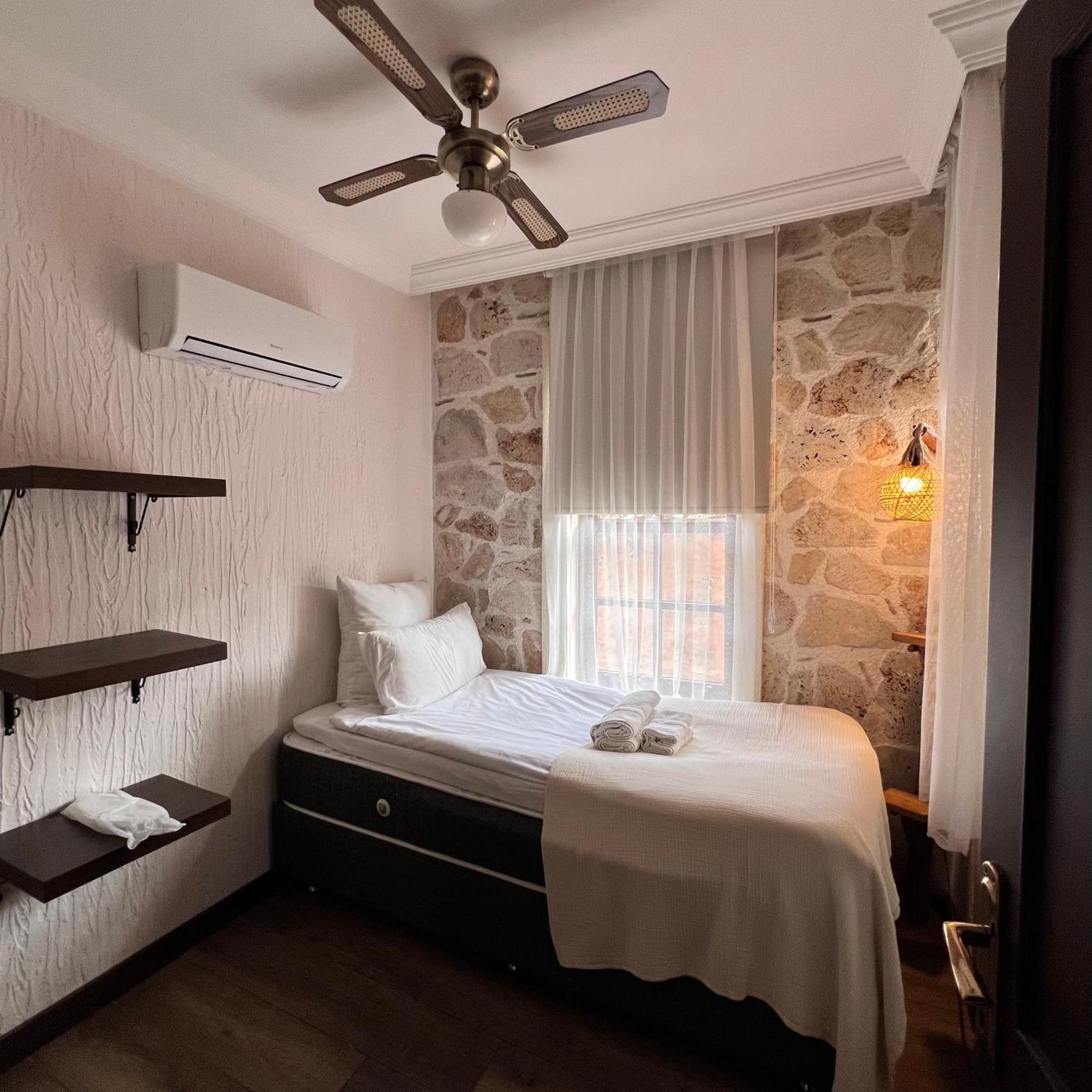 Standard Single Room Shower