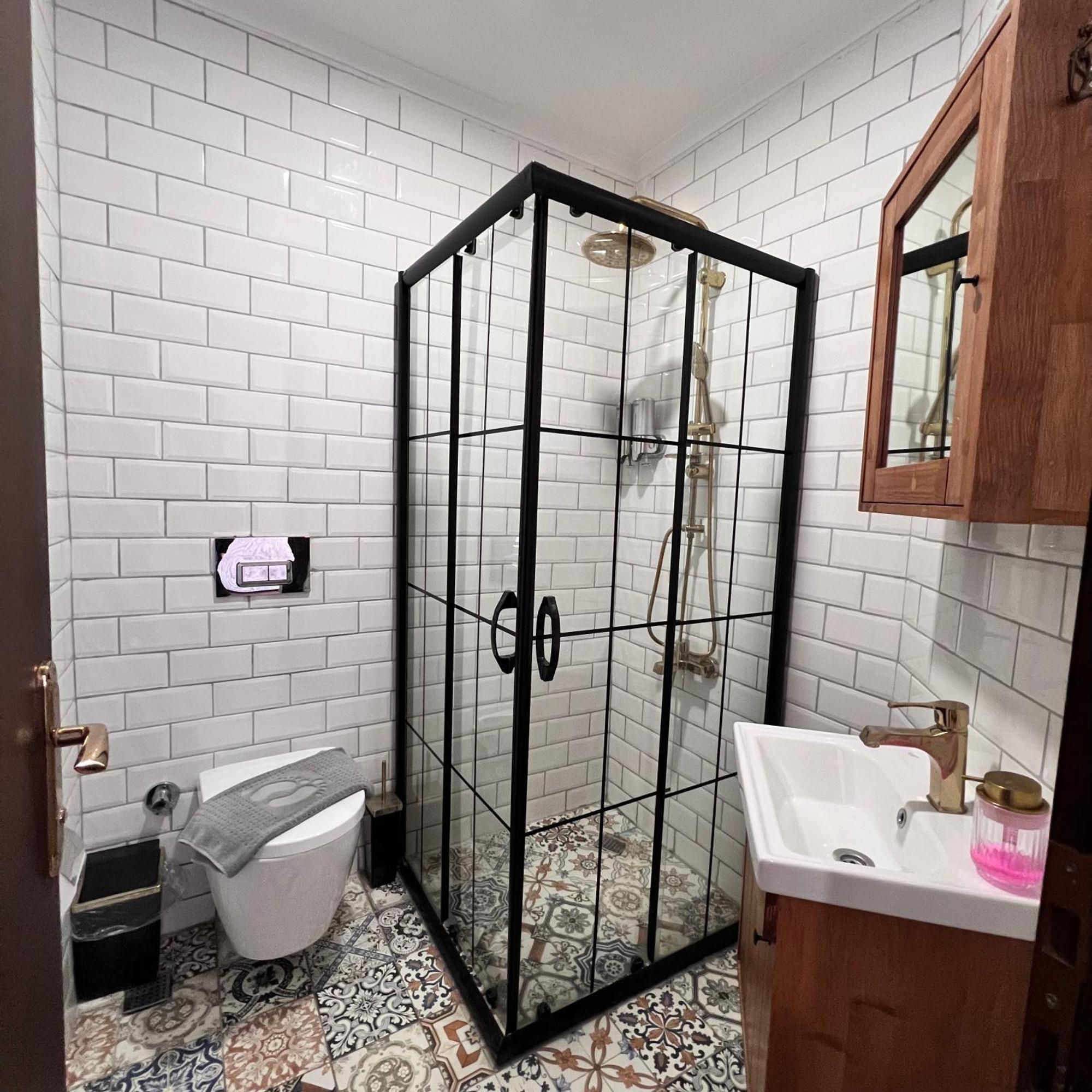 Double or Twin Room Private Bathroom
