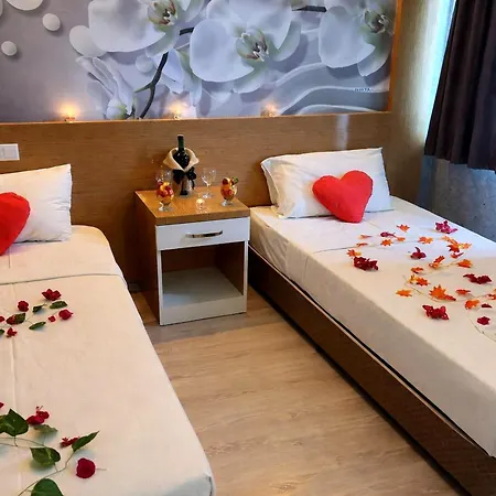 Anita Kemer Noch Hotel-3
